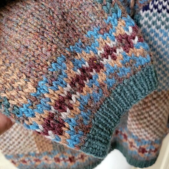 SKYR Sportswear 100% Shetland Wool V-Neck Sweater Multicolor Plaid Pattern -M - Picture 9 of 9